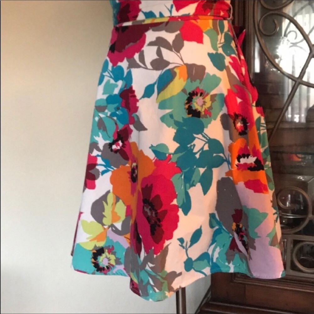 Cute Floral Summer Dress Alyn Paige Summer floral dress sleeveless - Picture 5 of 5